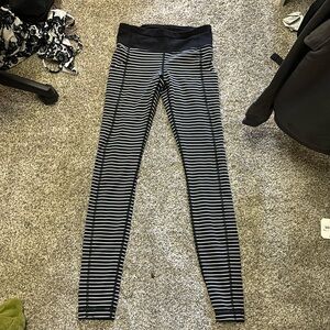 Women’s size 4 lululemon leggings